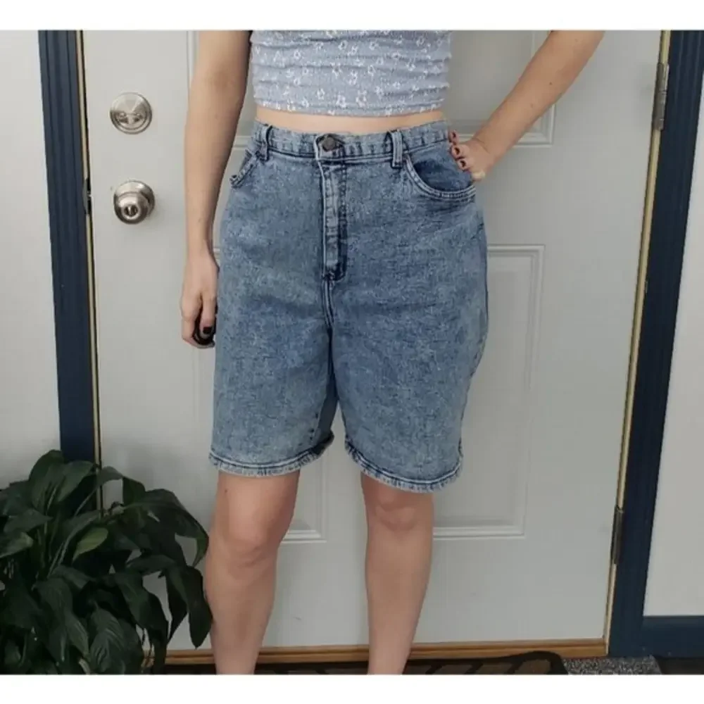 Vintage 90s Stonewash High‎ Rise Shorts